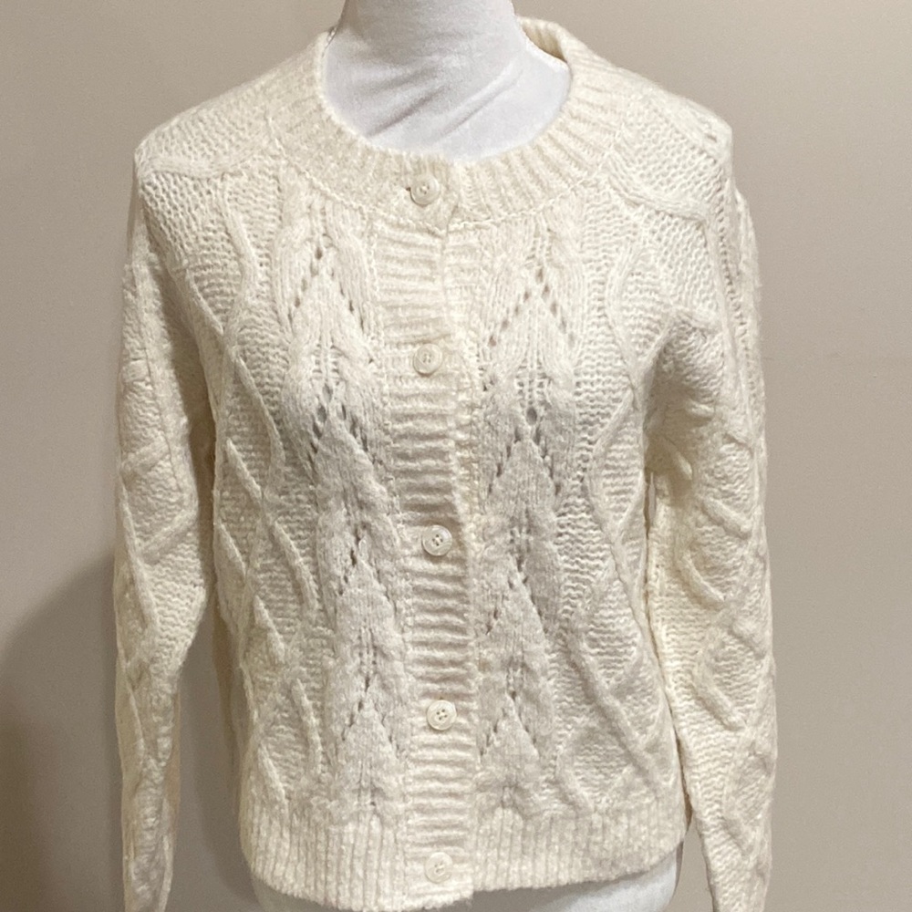 TODAY ONLY!!❤️LUCKY CABLE KNIT SWEATER